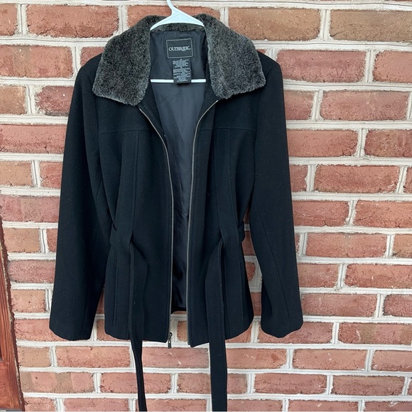 Sexy black wool jacket with belt and faux fur collar by Outbrook. size: medium - Picture 11 of 11